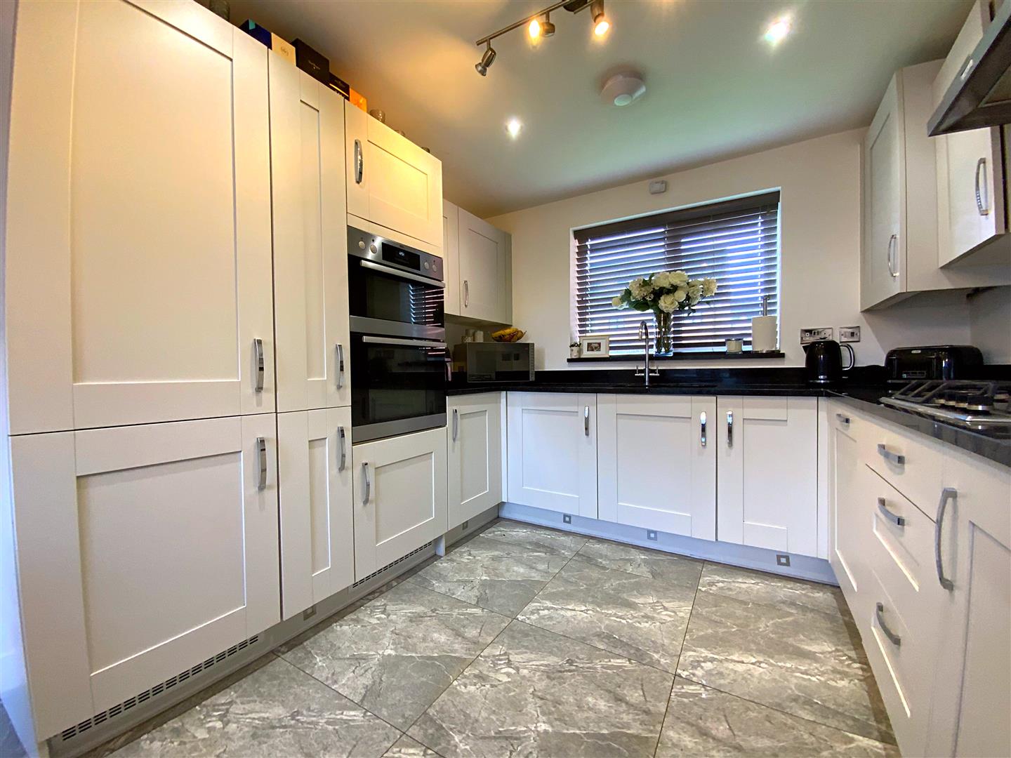 3 bed property in Buckworth Drive, Bedford